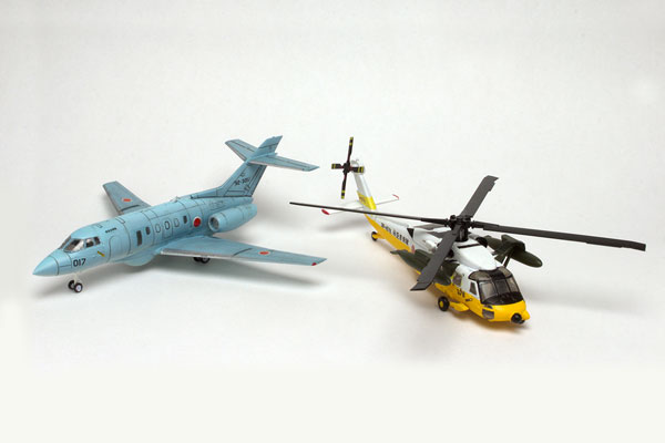 よみがえる空『航空自衛隊 UH-60J ＆ U-125A』1/144 プラモデル-001