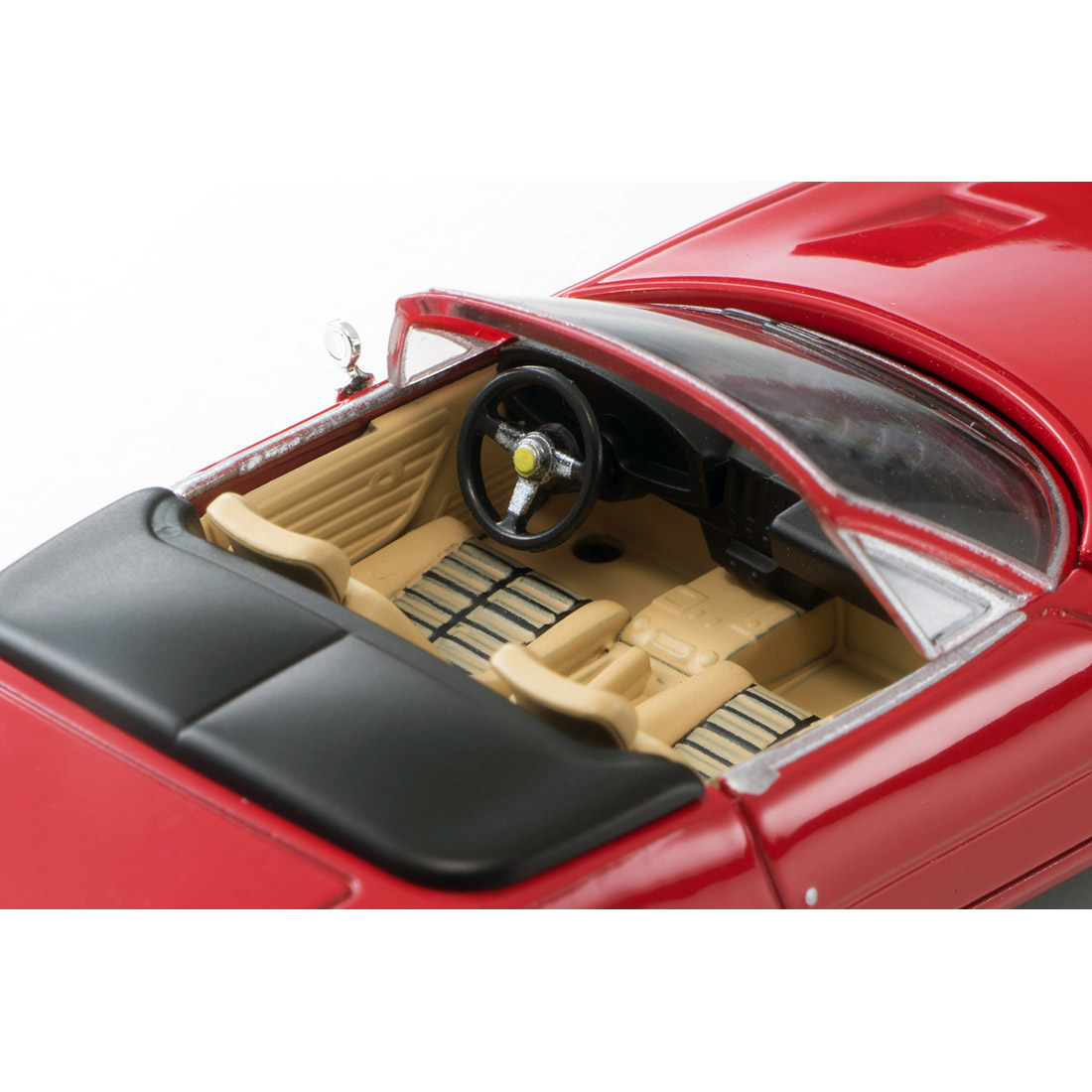 トミカリミテッドヴィンテージネオ  TLV 『フェラーリ 365 GTS4（赤）』1/64 ミニカー-015