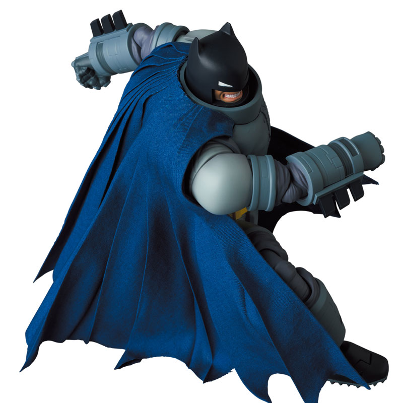 マフェックス No.146 MAFEX『アーマード・バットマン／ARMORED BATMAN』バットマン: ダークナイト・リターンズ 可動フィギュア-007