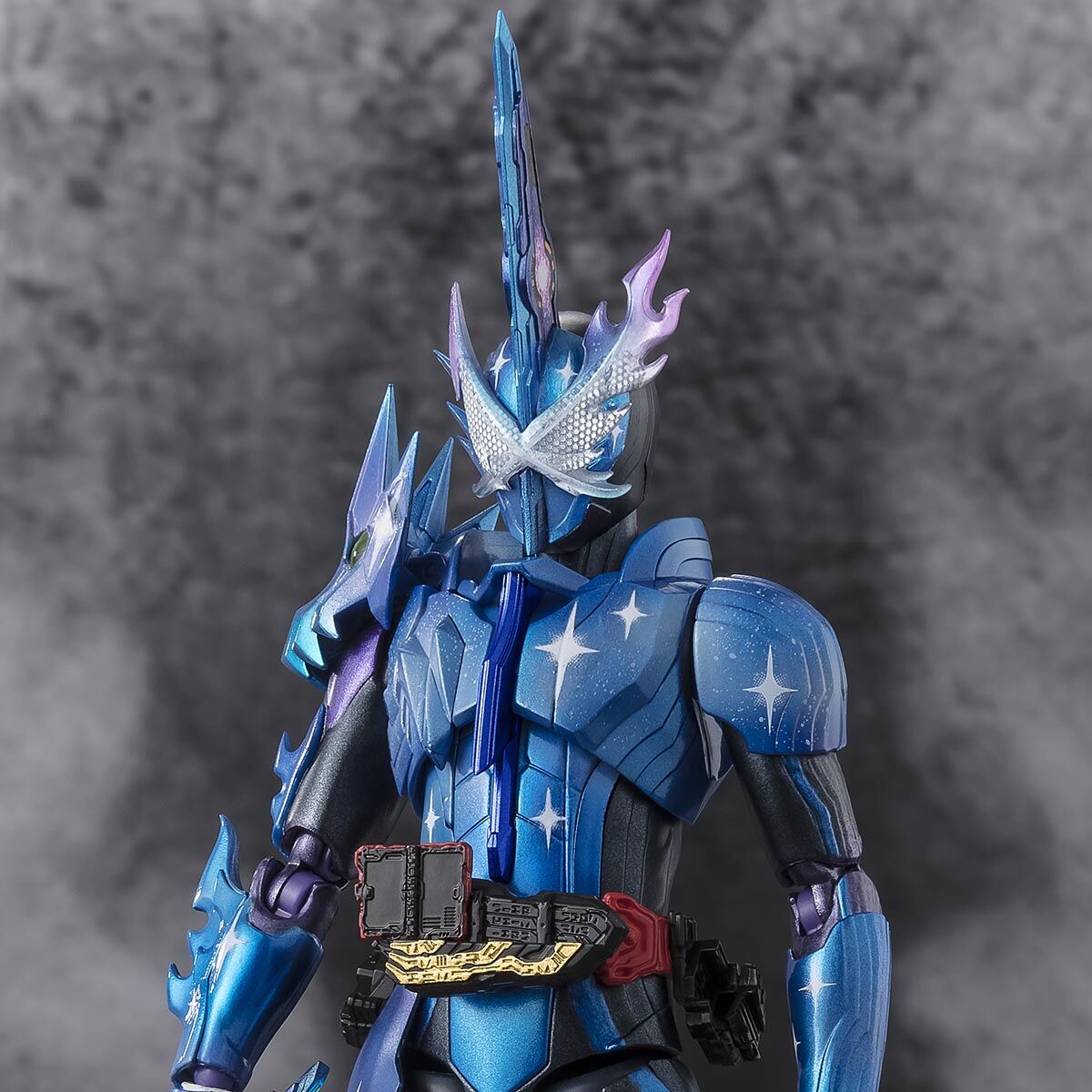 【限定販売】S.H.Figuarts『仮面ライダークロスセイバー』仮面ライダーセイバー 可動フィギュア-001