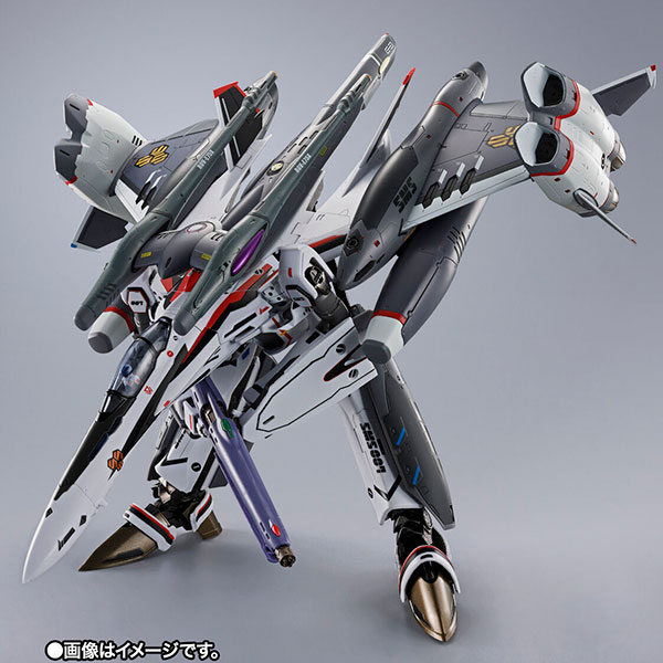 【限定販売】DX超合金『VF-25F トルネードメサイアバルキリー（早乙女アルト機）リバイバルVer.』可変可動フィギュア